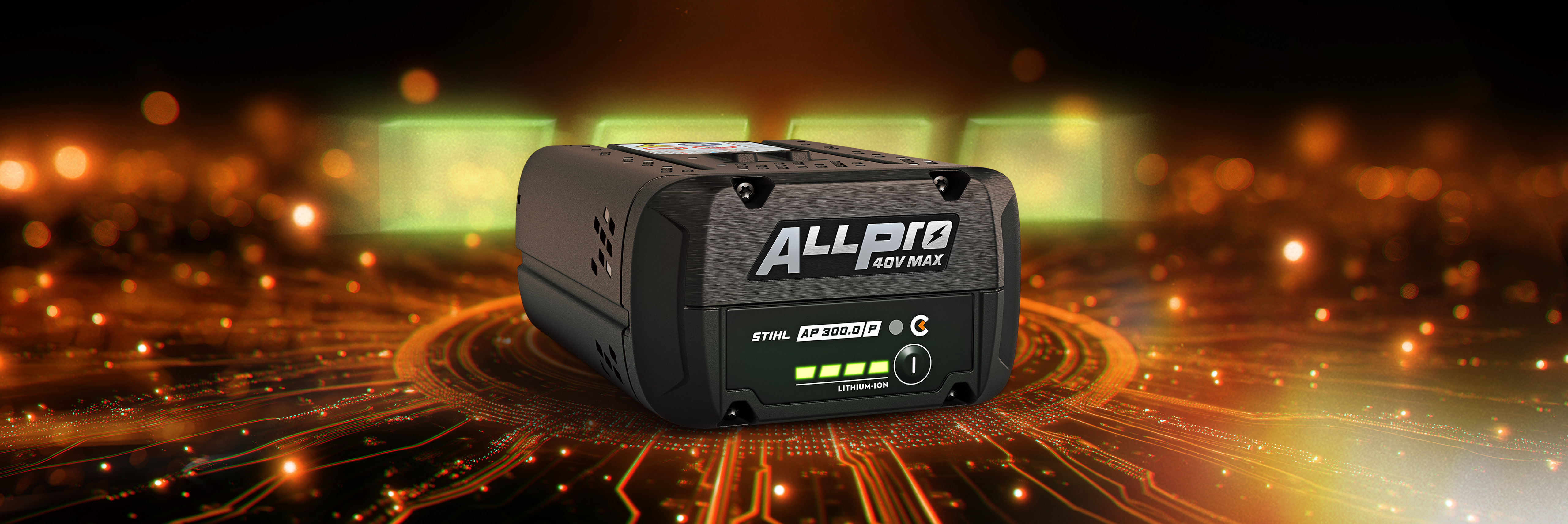 STIHL ALLPRO AP 300 P C batteri plassert på en glødende kretskortbakgrunn med STIHLs batterilogo i hjørnet.